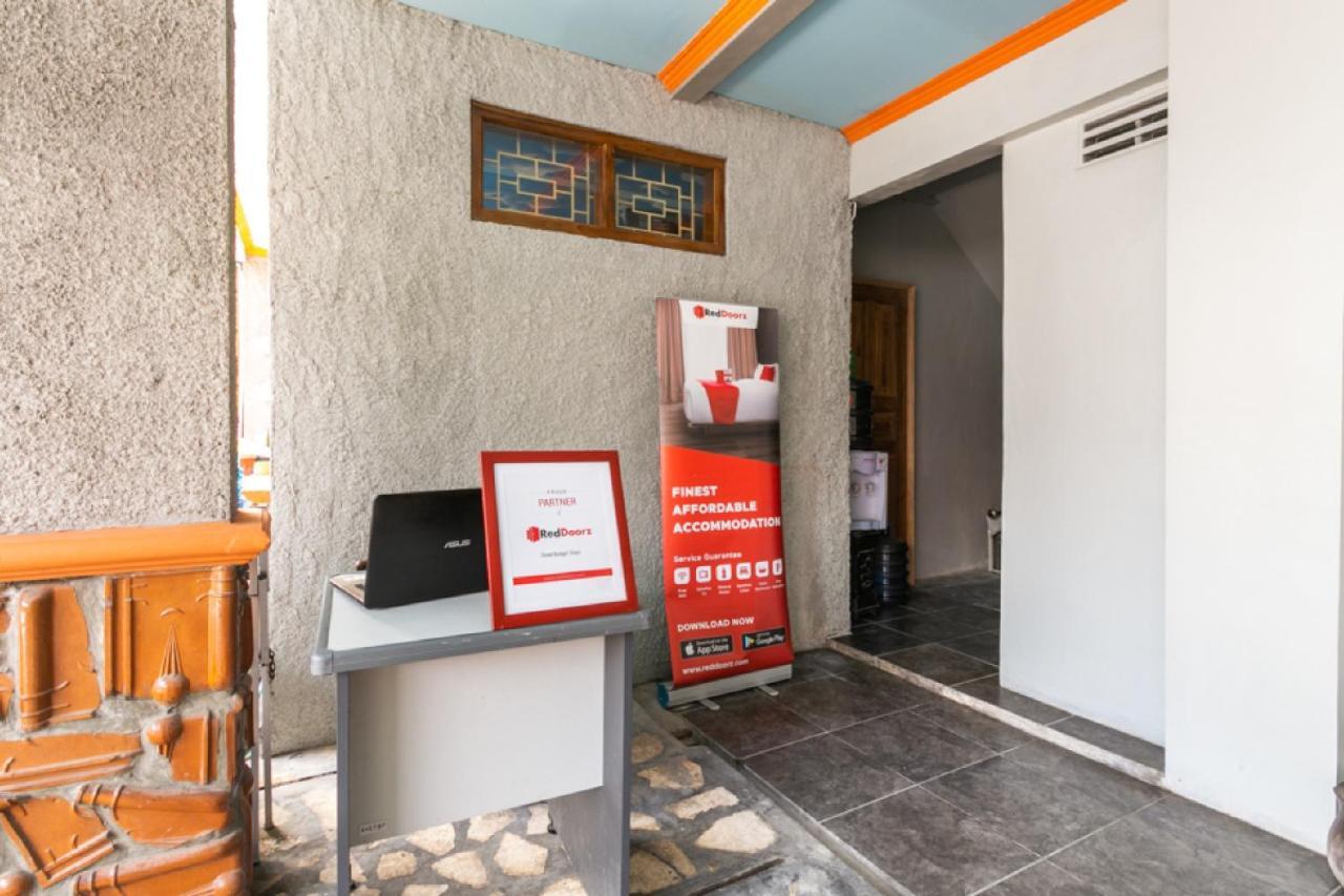 Reddoorz Syariah Near Stadion Manahan Solo 2 Ngoại thất bức ảnh