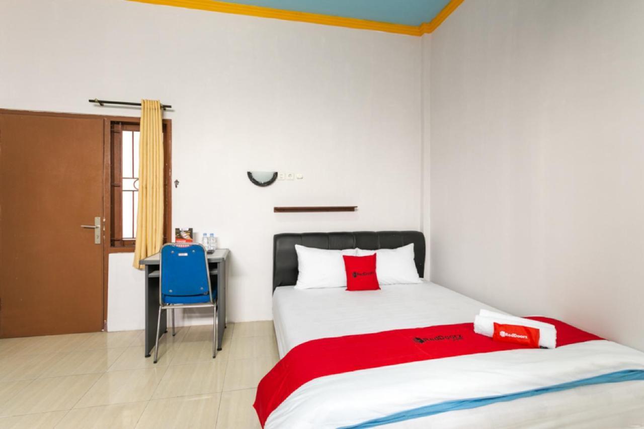 Reddoorz Syariah Near Stadion Manahan Solo 2 Ngoại thất bức ảnh