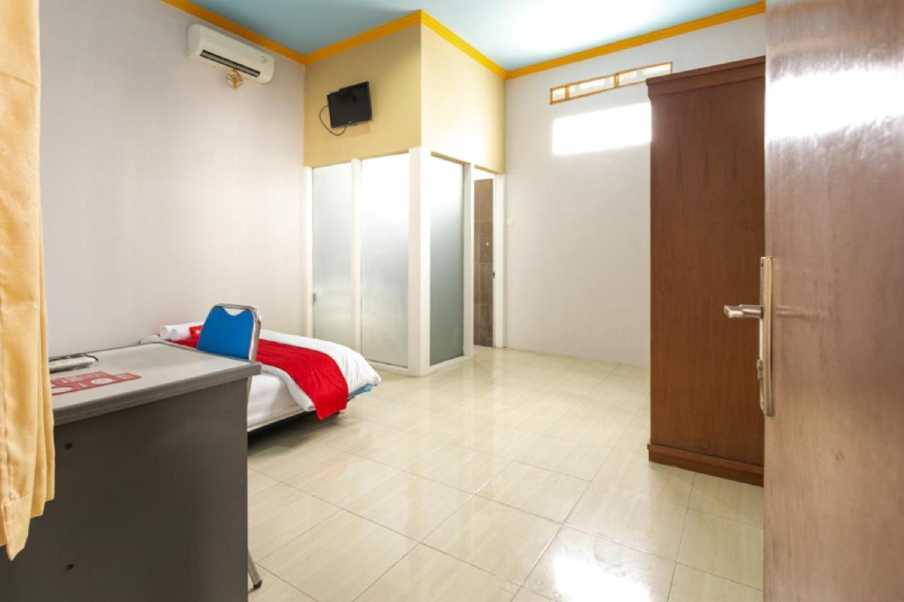 Reddoorz Syariah Near Stadion Manahan Solo 2 Ngoại thất bức ảnh