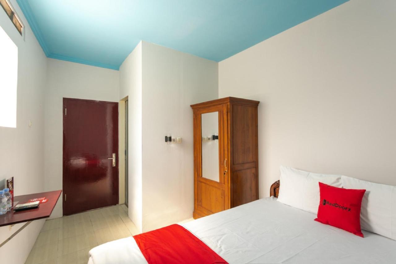 Reddoorz Syariah Near Stadion Manahan Solo 2 Ngoại thất bức ảnh