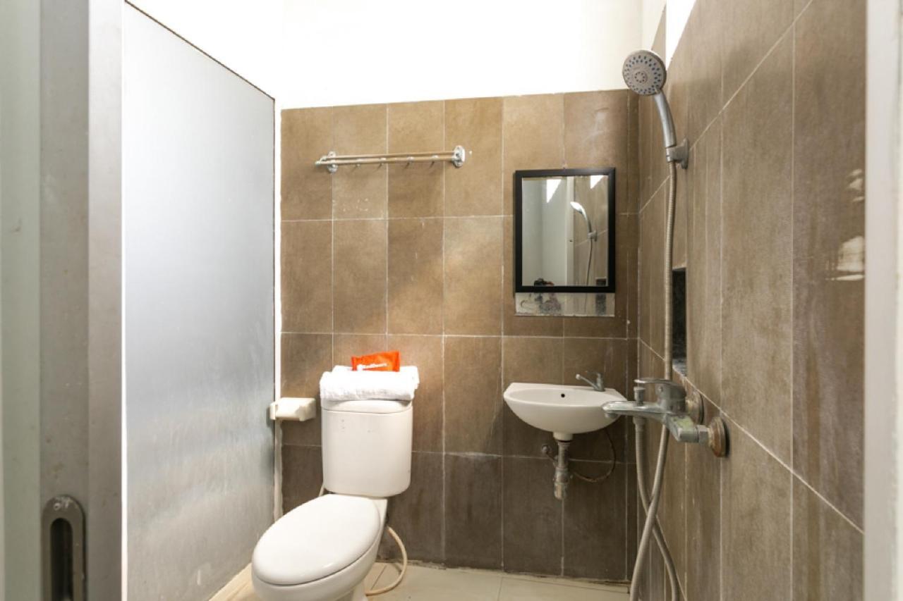 Reddoorz Syariah Near Stadion Manahan Solo 2 Ngoại thất bức ảnh