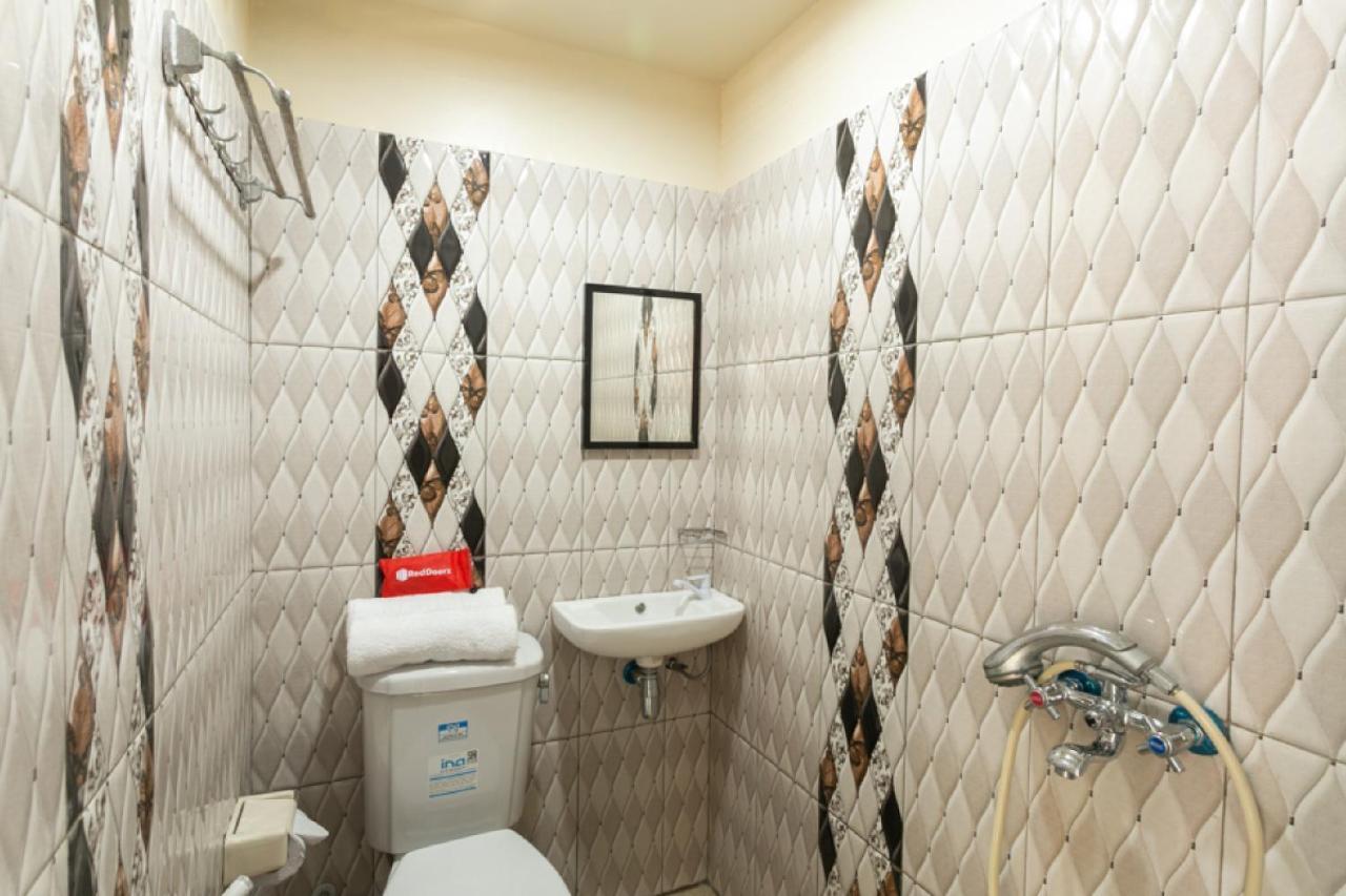 Reddoorz Syariah Near Stadion Manahan Solo 2 Ngoại thất bức ảnh
